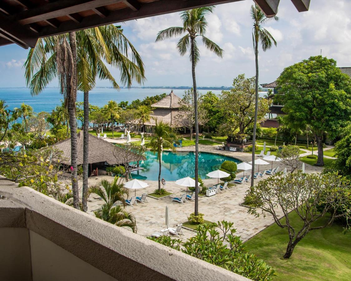 Discovery Kartika Plaza Hotel Kuta Lombok Εξωτερικό φωτογραφία The pool at the resort