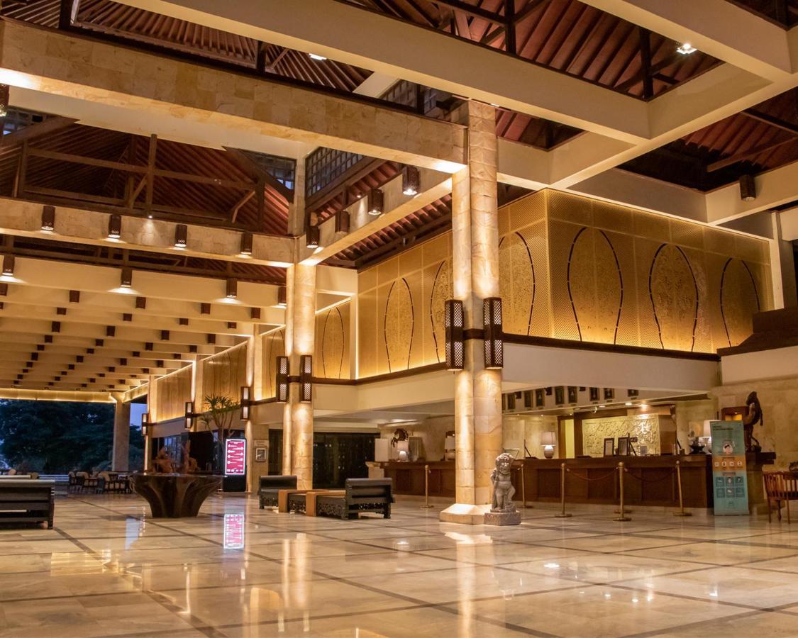 Discovery Kartika Plaza Hotel Kuta Lombok Εξωτερικό φωτογραφία The lobby of the hotel