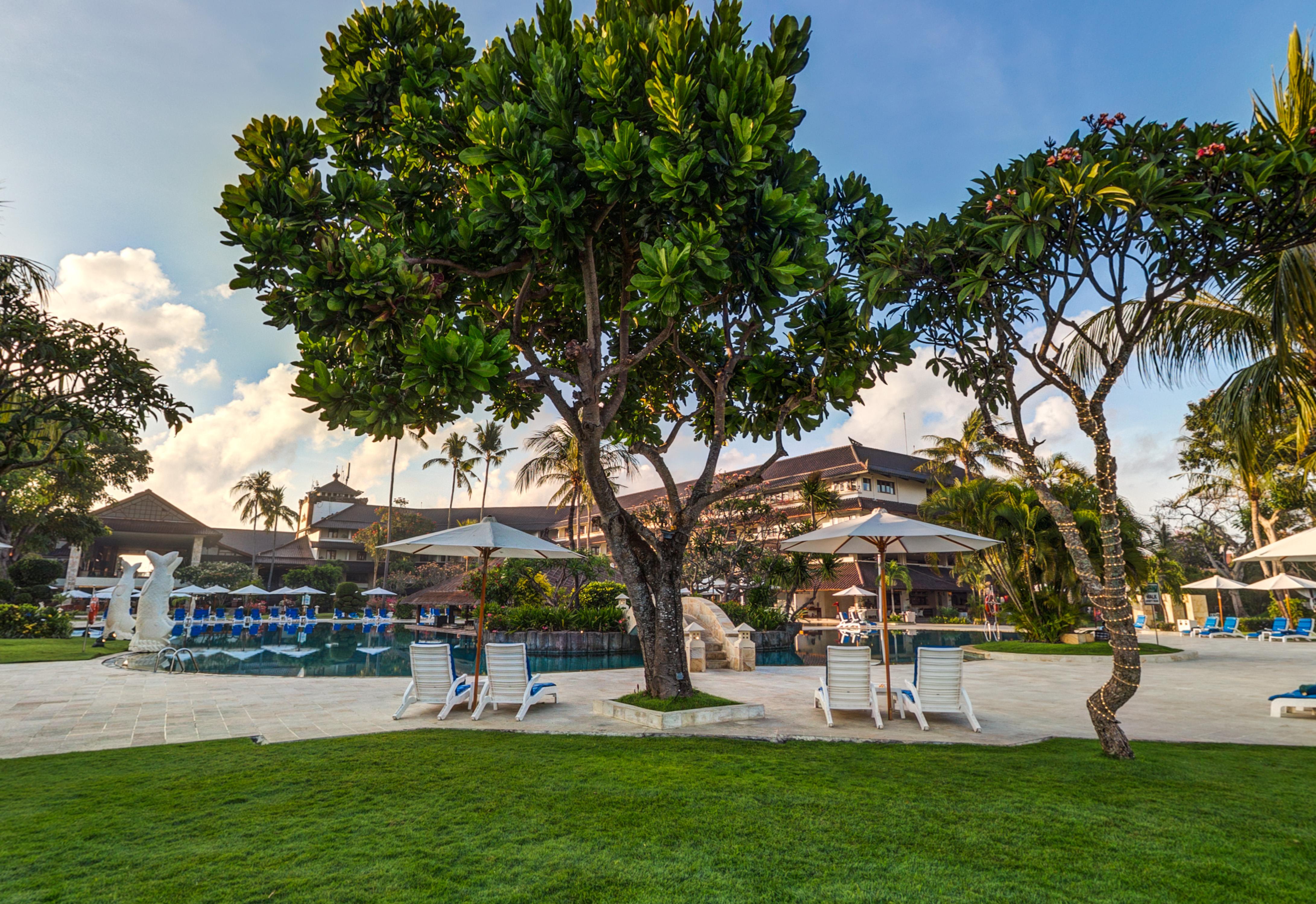 Discovery Kartika Plaza Hotel Kuta Lombok Εξωτερικό φωτογραφία The pool at the Sheraton Resort