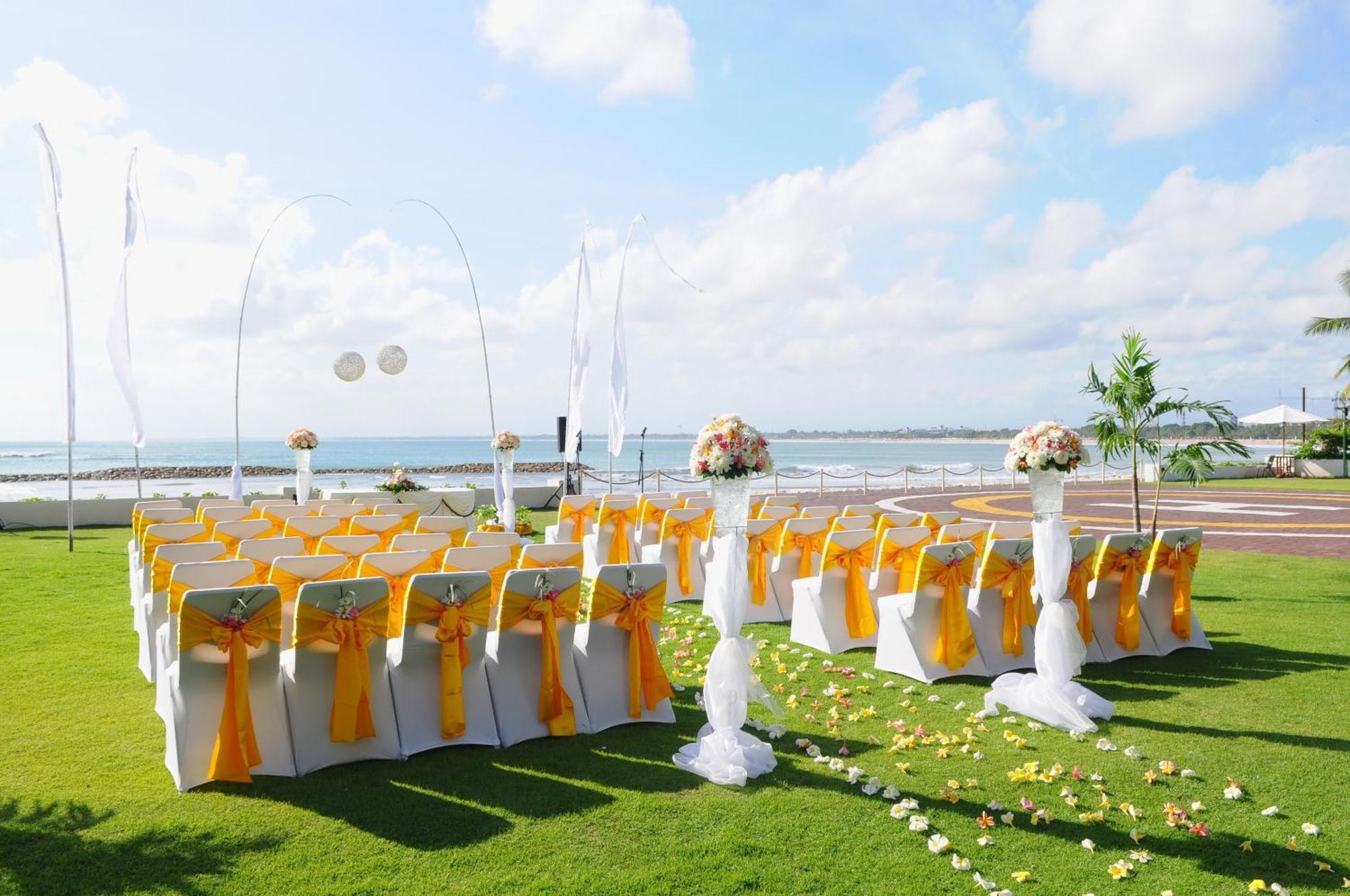 Discovery Kartika Plaza Hotel Kuta Lombok Εξωτερικό φωτογραφία The lawn at the Royal Adelaide Hospital