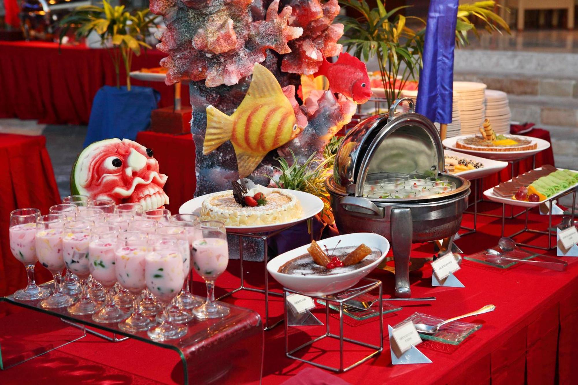 Discovery Kartika Plaza Hotel Kuta Lombok Εξωτερικό φωτογραφία A buffet table